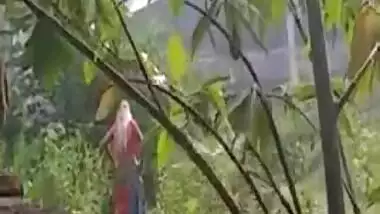 Woman is captured by Desi guy who makes a XXX video of pissing aunty