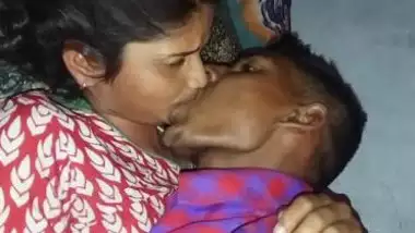 Hot Indian Tinage Girl Sex Kissing And Romance xxx desi sex videos at  Negozioporno.com
