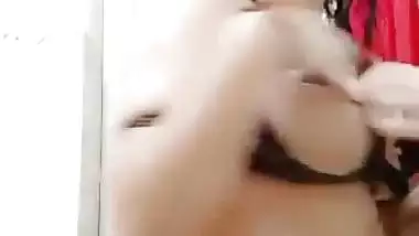 Hot Tamil nude girl stripteases and shows her naked body