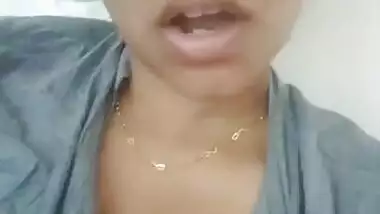 Desi hot girl ka nipple