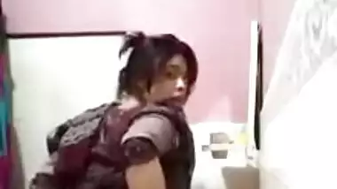 Desi Girl Showing her Boob’s & Ass
