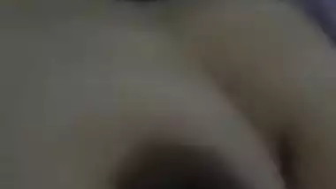 Real MMS video of Desi guy drilling bald XXX twat of mature Bhabhi