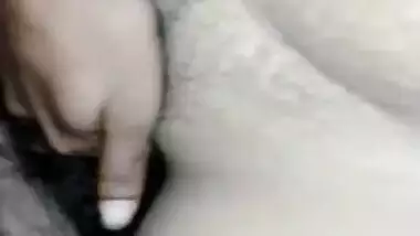 Curvy bhabhi willingly takes XXX dick into her Desi twat in MMS clip