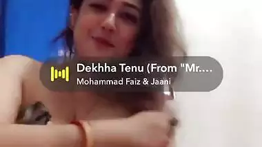 Busty bhabhi removing bra and nude show for lover