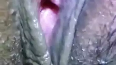 Indian female needs her boyfriend to film close-up porn of her cherry