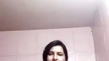 Paki aunty stripping bra and panty nude viral show