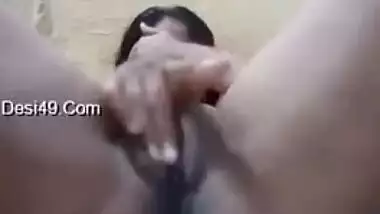 Indian babe has perfect XXX jugs to show and wet pussy to masturbate