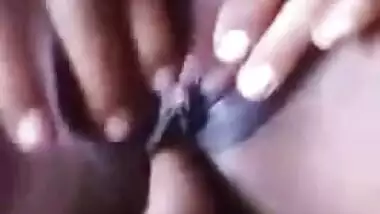 Desi wife enjoys having her XXX anus fingered by man in MMS clip