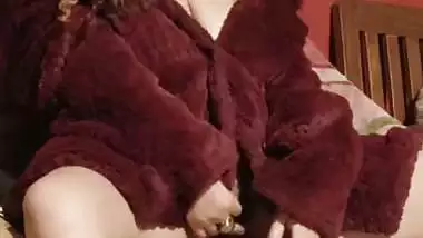 Maroon woolen overcoat viral Indian girl nude pussy