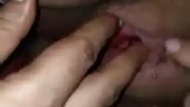 Desi girfriend pussy fingering by Bf and first time squirt and orgasm