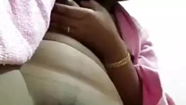 Girl films how she touches her XXX shaved slit in amateur sex video