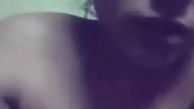 Desi babe is proud of sperm on face so she exposes if in XXX MMS video