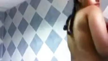 Desi girl Bathroom show