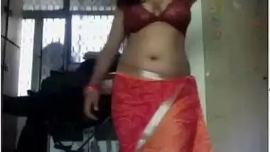 Desi Punjabi Rasakula Aunty Teasing on Cam Remove Saree Bra Panty Fullnude Show