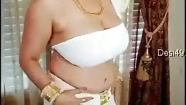 Soon-to-be bride from India has big tits that groom highly appreciates