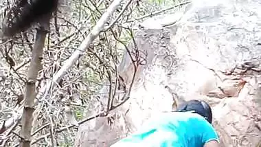 Crazy guy shoots his outdoor sex MMS with a whore