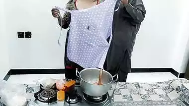 Pakistani Village Wife Fucked In Kitchen While She Is Cooking With Clear Hindi Audio