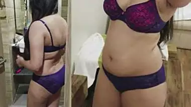 Tohar Chot Hamar Mot Ba Dukhata Jija Song Video Nude - Hot Mallu Bhabi Rati Grooming Her Hair Walking Around indian sex tube