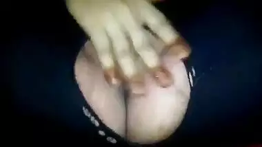 Desi house wife self playing her boobs and hard fucking take her saree