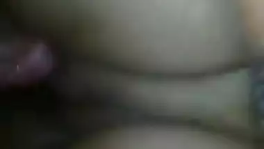 Amateur chudai video of Indian couple trying to have XXX fun in dark