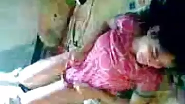 Indian babe enjoys masturbating