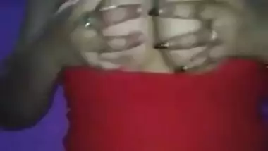 Desi is kind to flash her XXX titties and play with them in sex video