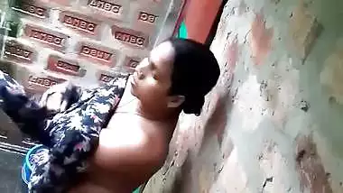 Wet bhabhi changing dress caught after nude bath