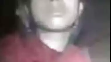 Desi girl exposes XXX body parts on camera for man making MMS video