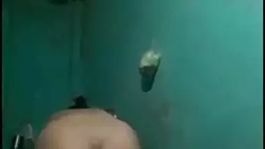 Unsatisfied Desi XXX chick shows her big tits and huge ass on camera