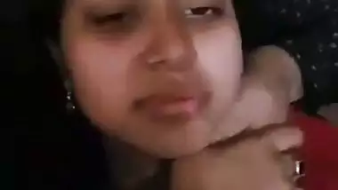 Kiss and fondling Indian MMS