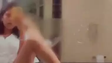 Instagram hot Mumbai girl nude bath viral clip
