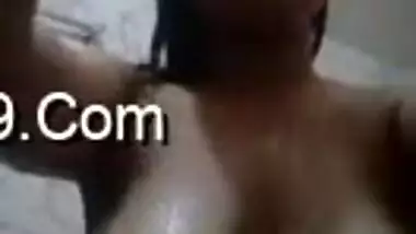 Young Desi hussy poses for XXX webcam show when taking a shower