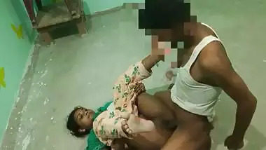 Indian labour lady fucking landlord in paid sex video
