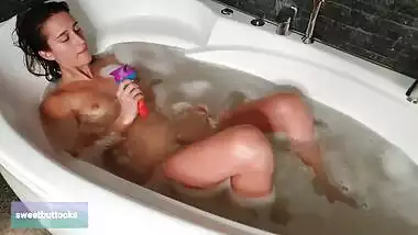 She shaves her legs in the bathroom and fucks herself with a rubber dick