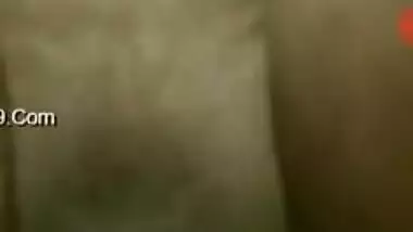 Man loves Indian aunty and asks her to takes dress off and show all