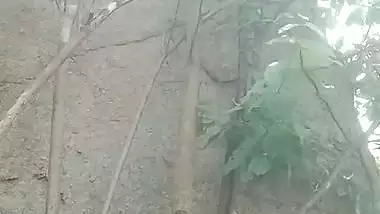 The guy enjoys desi outdoor sex with a married lady
