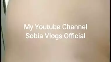 Paki anal sex queen poses with her Desi body showing for XXX cam