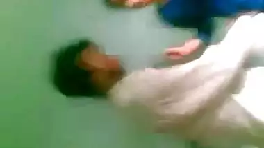 Cute college student boobs and pussy is enjoyed by her classmate in the class