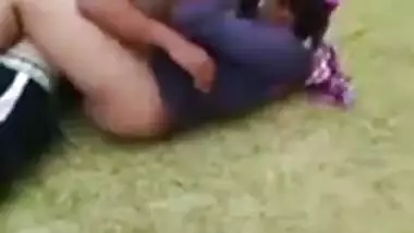 Driver caught lover fucking his wife outdoor in hot Desi mms video