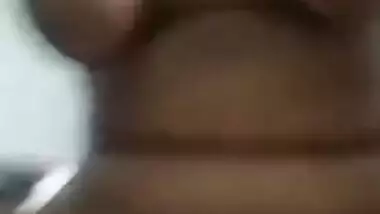 Very hot XXX video of the slender Desi girl who exposes her pussy