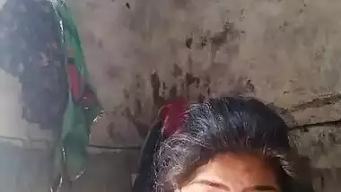 Real Dehati wife nude show in bathroom