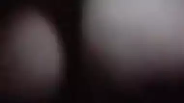 Skinny Desi XXX whore rocks out to the fullest in this MMS video